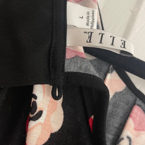 ELLE sleeveless flowered top. New. - Picture 2 of 3